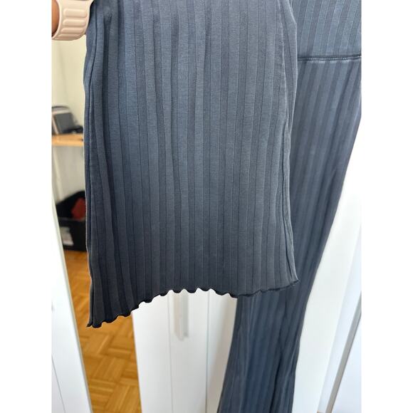 Aerie Offline Original OG Ribbed Flare Gray Pinstripe Ruffle, Size S, EUC - Picture 2 of 4